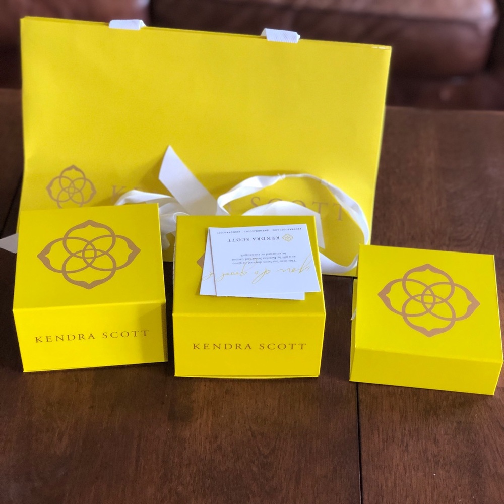 Kendra Scott shopping bag and 3 boxes